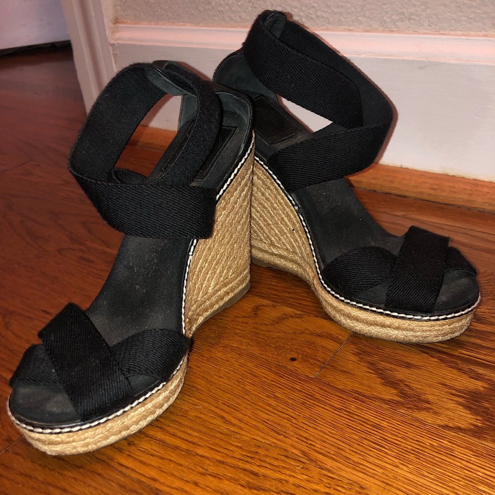 Black Tory Burch Wedge w/ Raffia style bottom Size 7